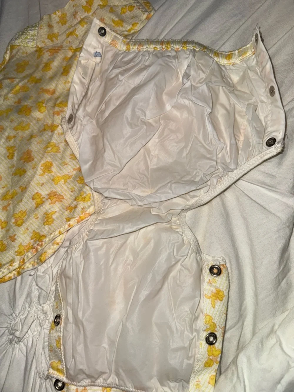CARTER'S LAYETTE YELLOW SIZE SET PLASTIC LINNING- VINTAGE BABY ANIMALS
